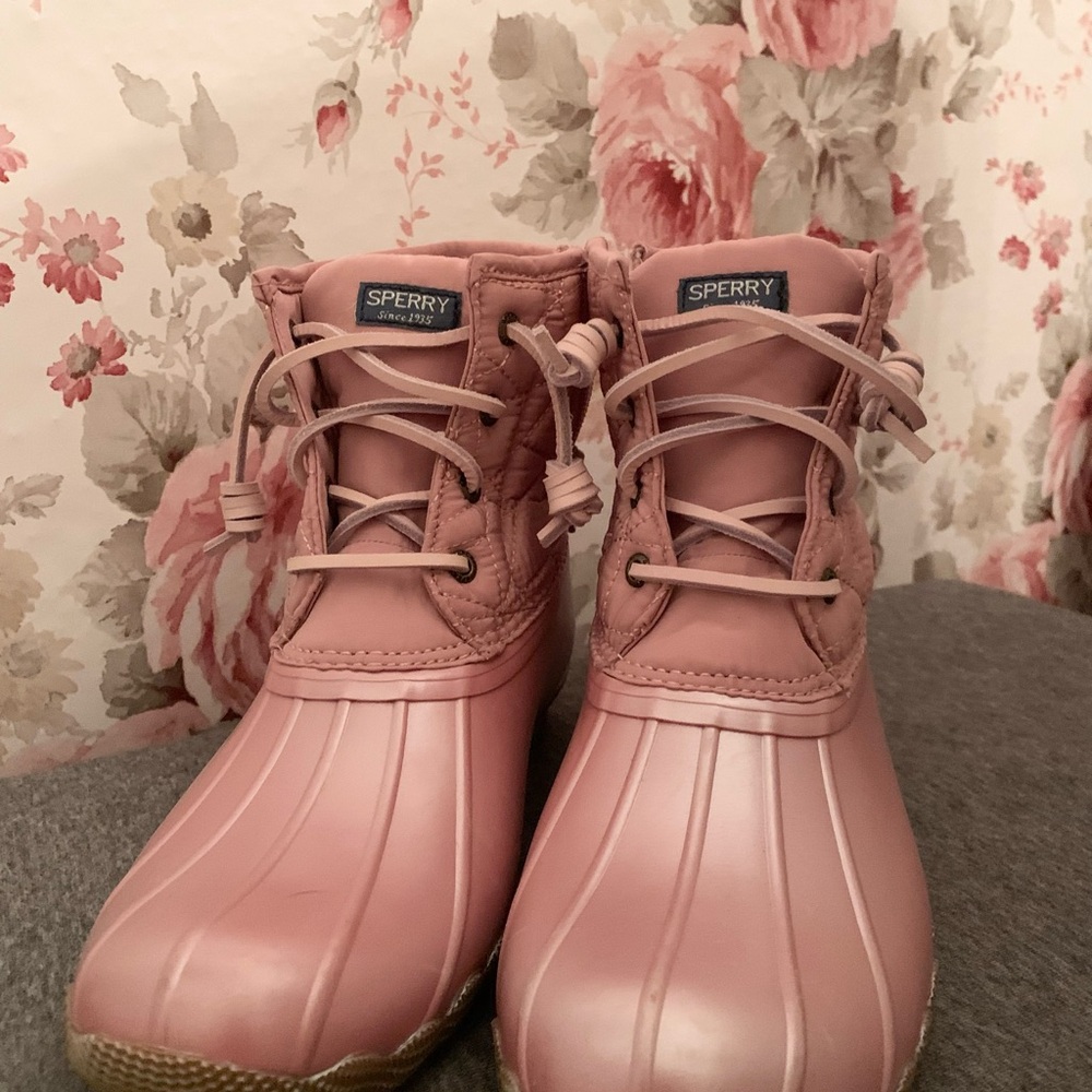 New pink Sperry saltwater Quilted duck boot